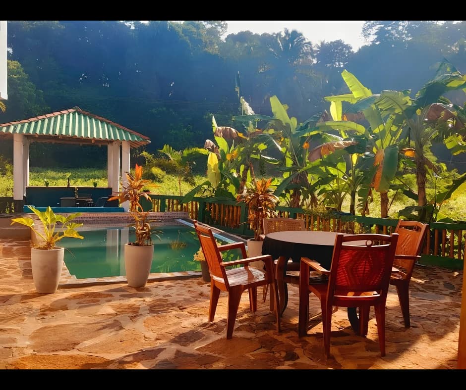 Poolside Dining & Garden BBQ